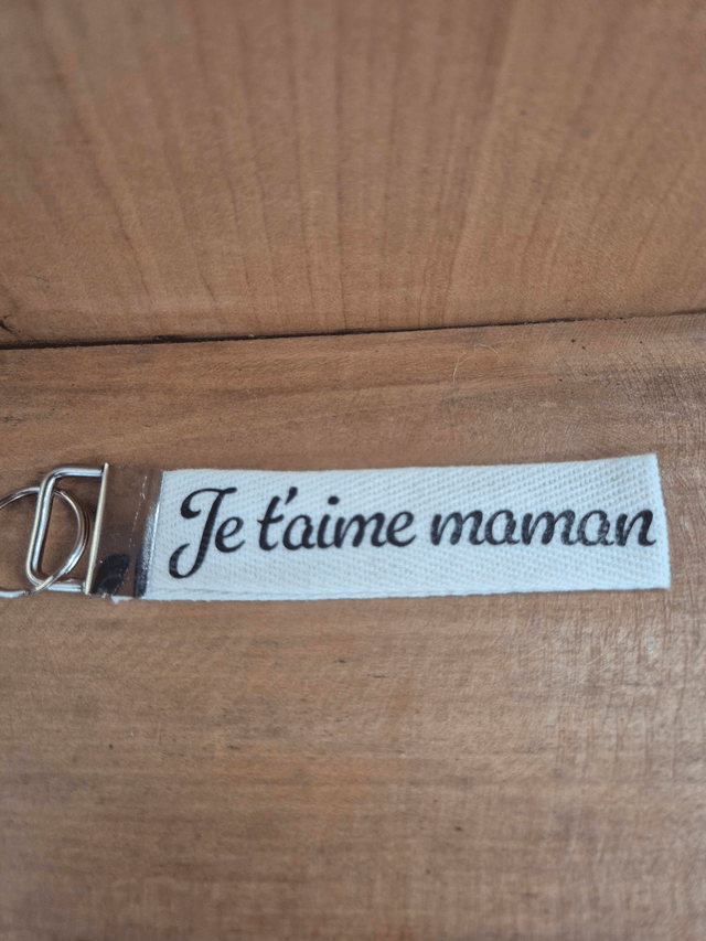 Porte clef ruban " je t'aime maman"