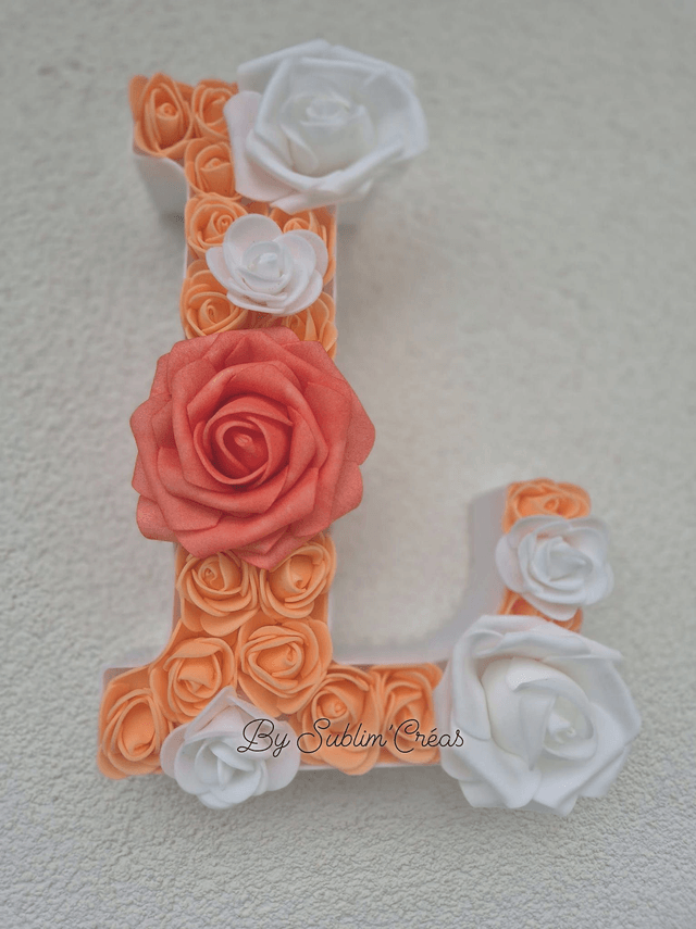 Lettre LED fleuri