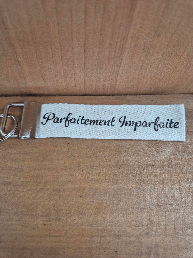 Porte clef ruban " parfaitement imparfaite "