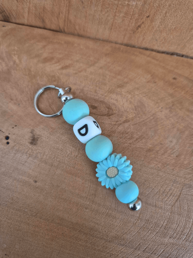 Porte clef lettre D et fleur bleu 