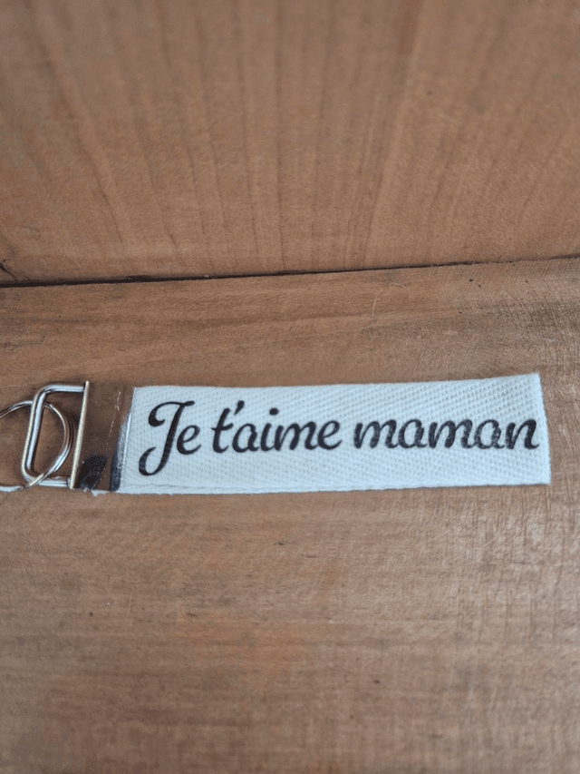 Porte clef ruban &quot; je t&#039;aime maman&quot;