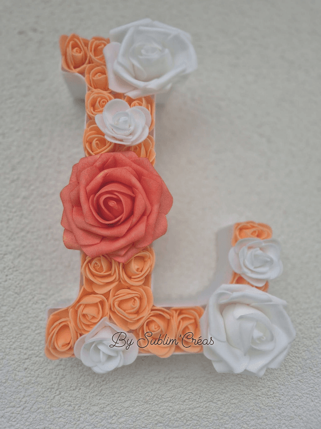 Lettre LED fleuri